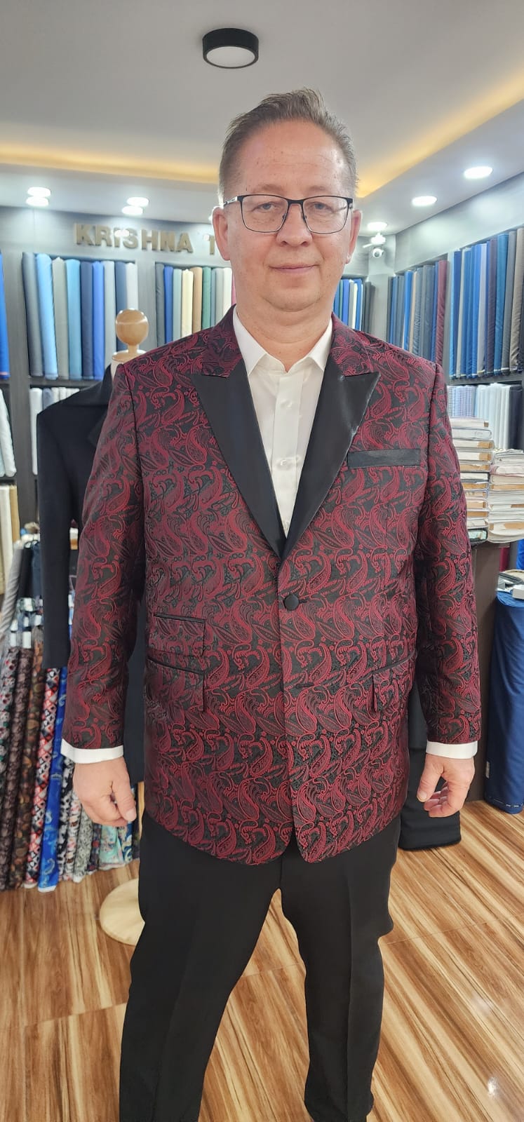 burgundy-patterned-dinner-jacket