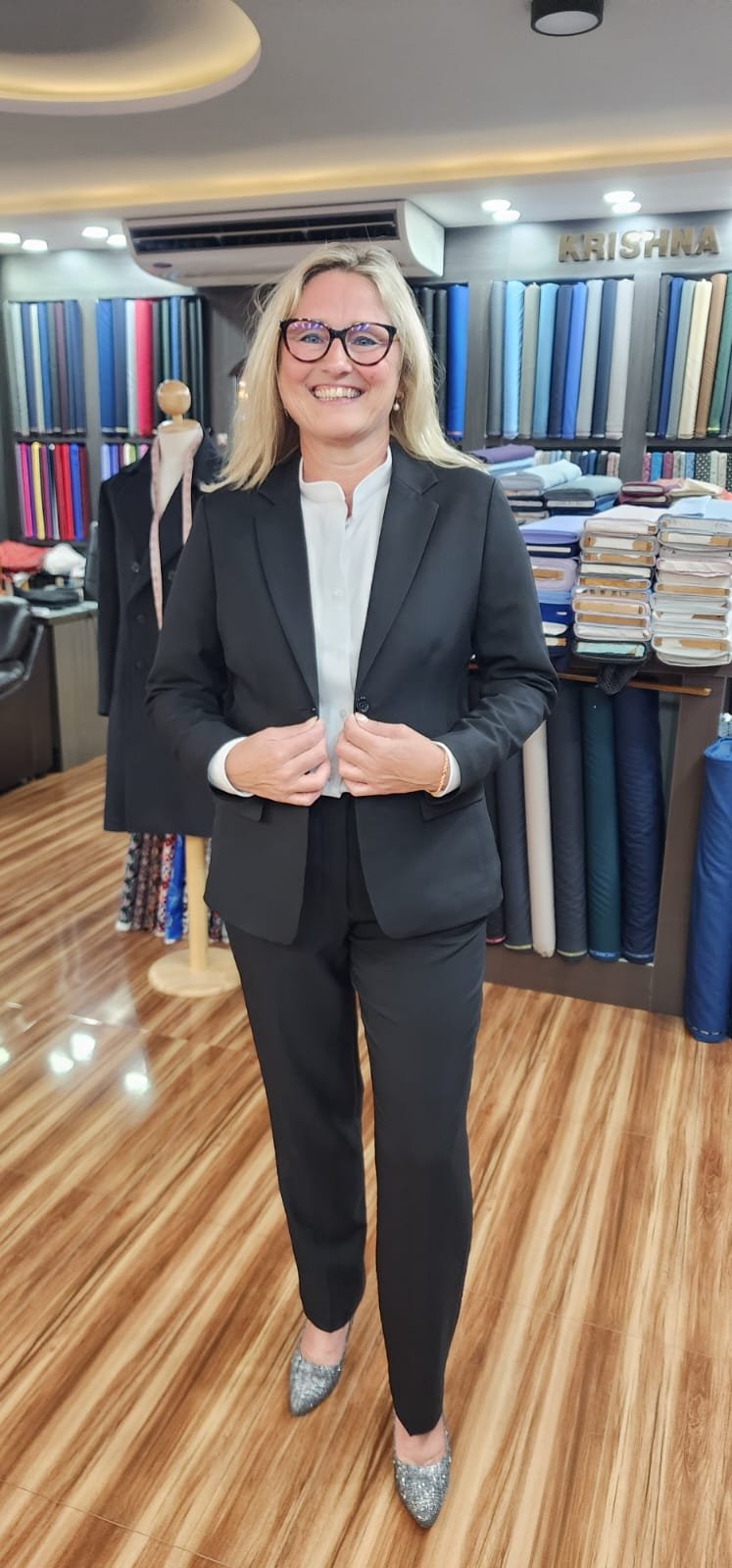 womens-black-tailored-suit